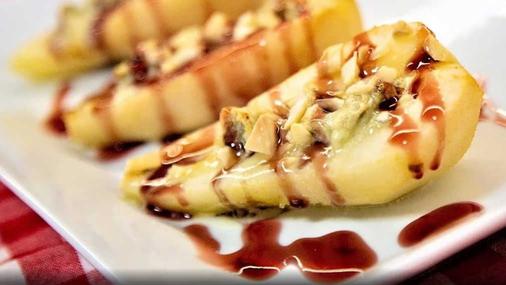 PER AL FORNO CON GORGONZOLA, MANDORLE E RIDUZIONE AL VINO