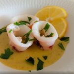 CALAMARI AL LIMONE SU HUMMUS DI EDAMAME