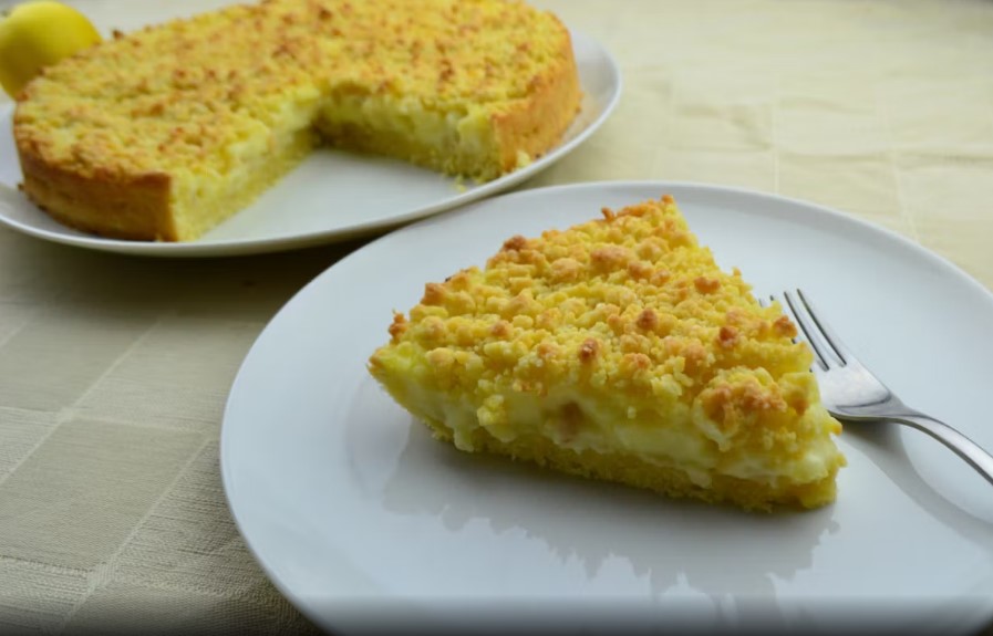 CROSTATA SBRICIOLATA CON CREMA PASTICCIERA E PINOLI