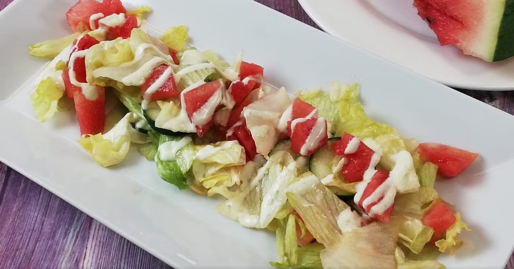 INSALTA DI COCOMERO CON VINAIGRETTE E CREMA DI YOGURT